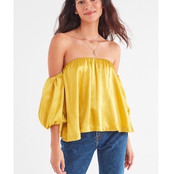 Urban Outfitters Dia Off The Shoulders Top Silky Satin Size M Women’s Yellow - Picture 1 of 10